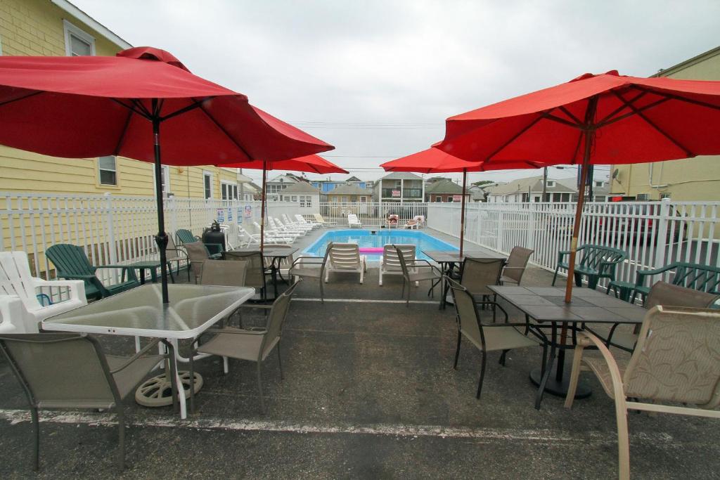 Bazén v ubytování Dry Dock Motel nebo v jeho okolí