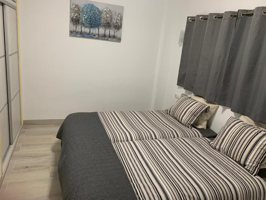 Postel nebo postele na pokoji v ubytování Calm, Cosy and Bright apartment renovated in playa del ingles- WiFi free