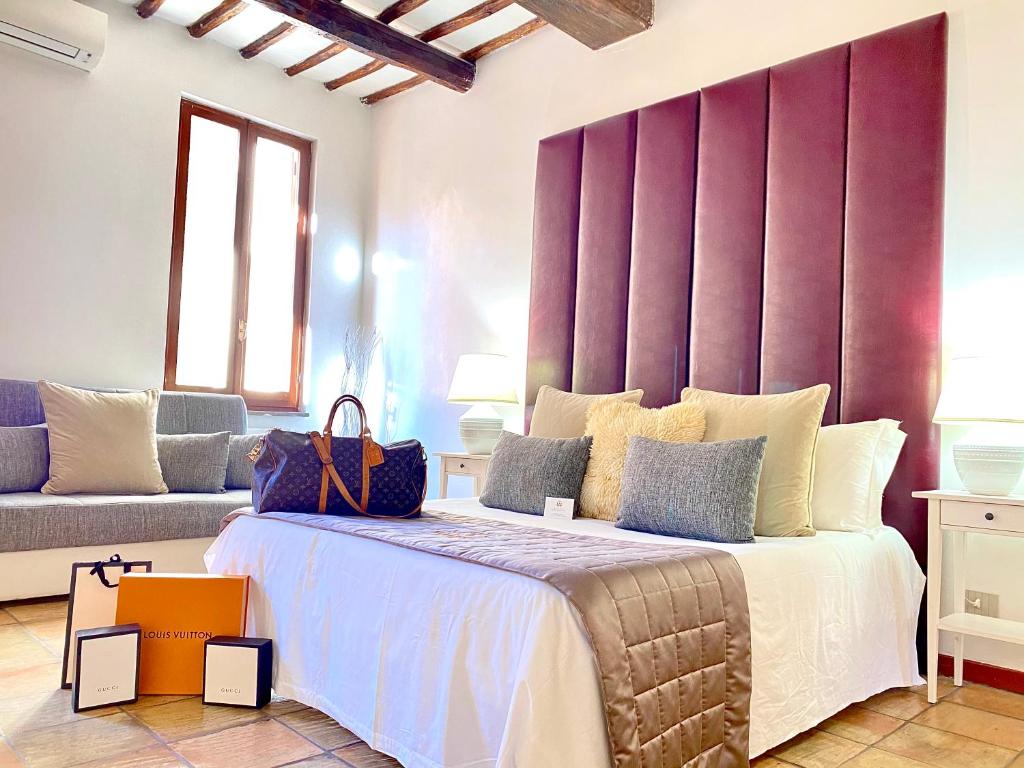 A seating area at Fontana di Trevi Private Luxury Apartaments
