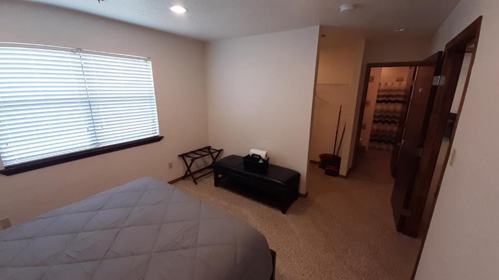 Near to OUHSC Hospitals-Garage Studio - Housity