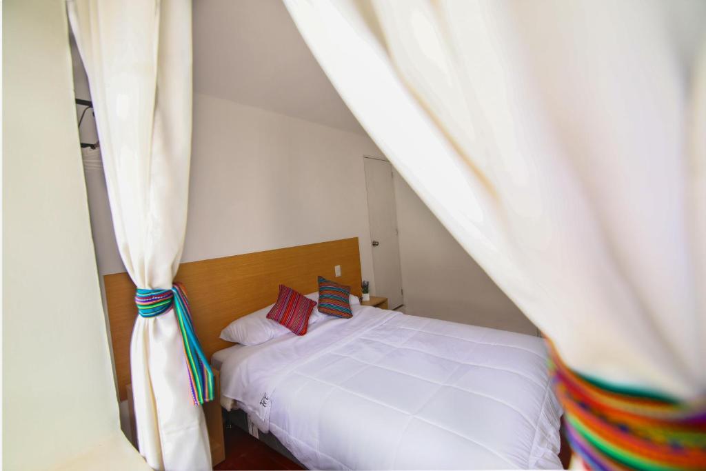 Postel nebo postele na pokoji v ubytování CASONA TORDO - A 3 Cdras de la Plaza - Habitaciones con baño privado