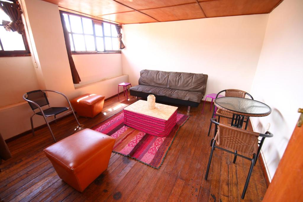 Posezení v ubytování CASONA TORDO - A 3 Cdras de la Plaza - Habitaciones con baño privado
