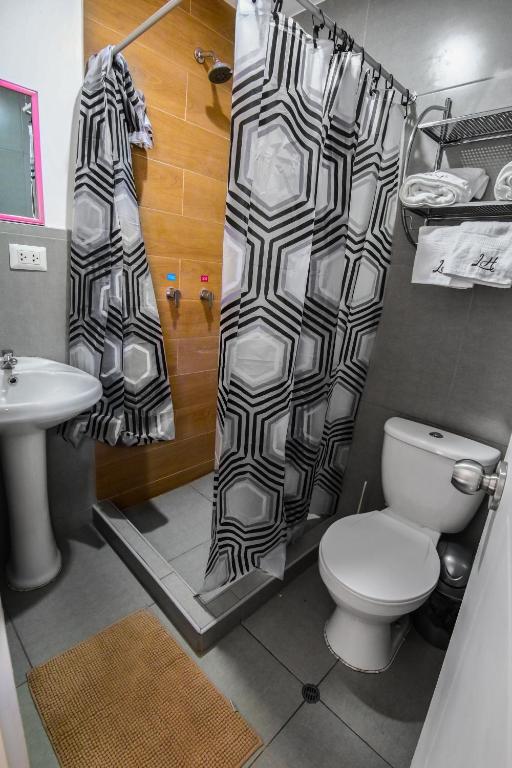 Koupelna v ubytování CASONA TORDO - A 3 Cdras de la Plaza - Habitaciones con baño privado
