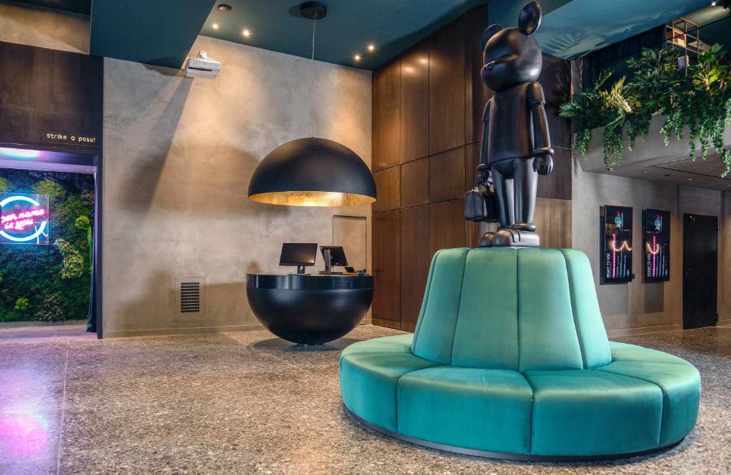 Posedenie v ubytovaní ONOMA Hotel