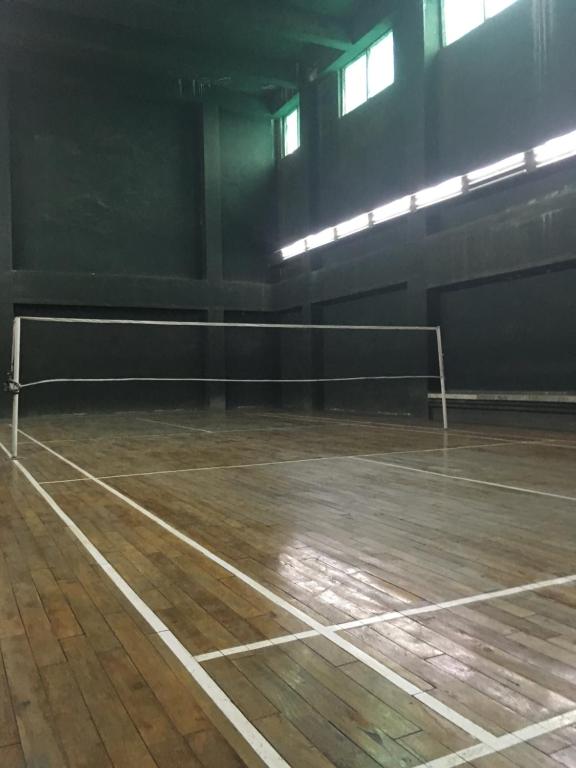 Tenis a/nebo squash v ubytování Nasiklub nebo okolí