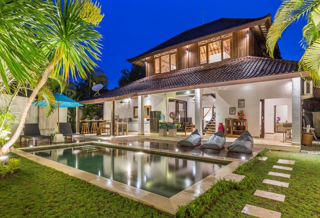 สระว่ายน้ำที่อยู่ใกล้ ๆ หรือใน Villa Bunga 1