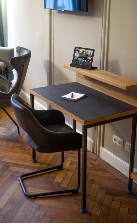 TV a/nebo společenská místnost v ubytování Le Baldinger Boutique Hotel