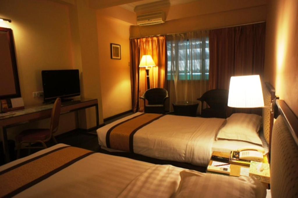 Postel nebo postele na pokoji v ubytování Tyng Garden Hotel