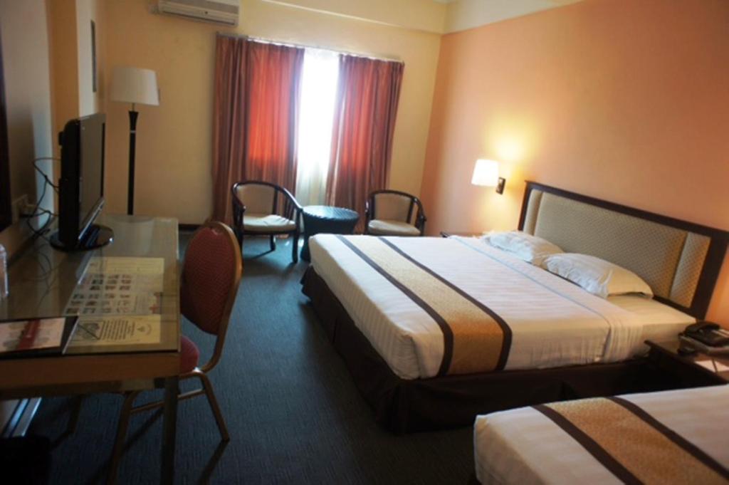 Postel nebo postele na pokoji v ubytování Tyng Garden Hotel