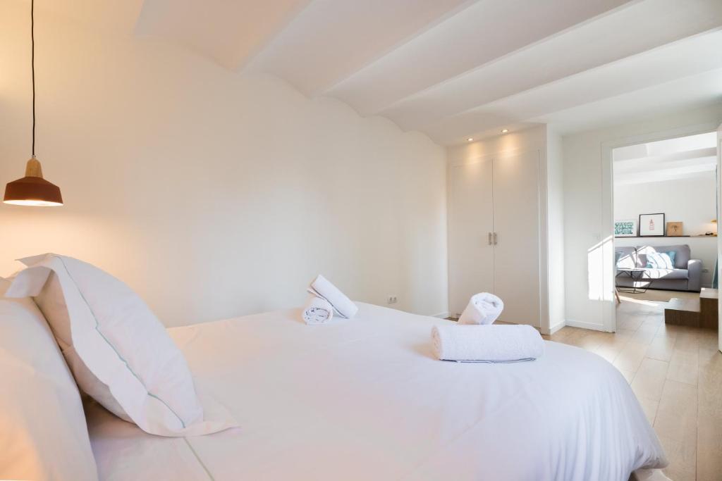 A bed or beds in a room at Violeta Boutique
