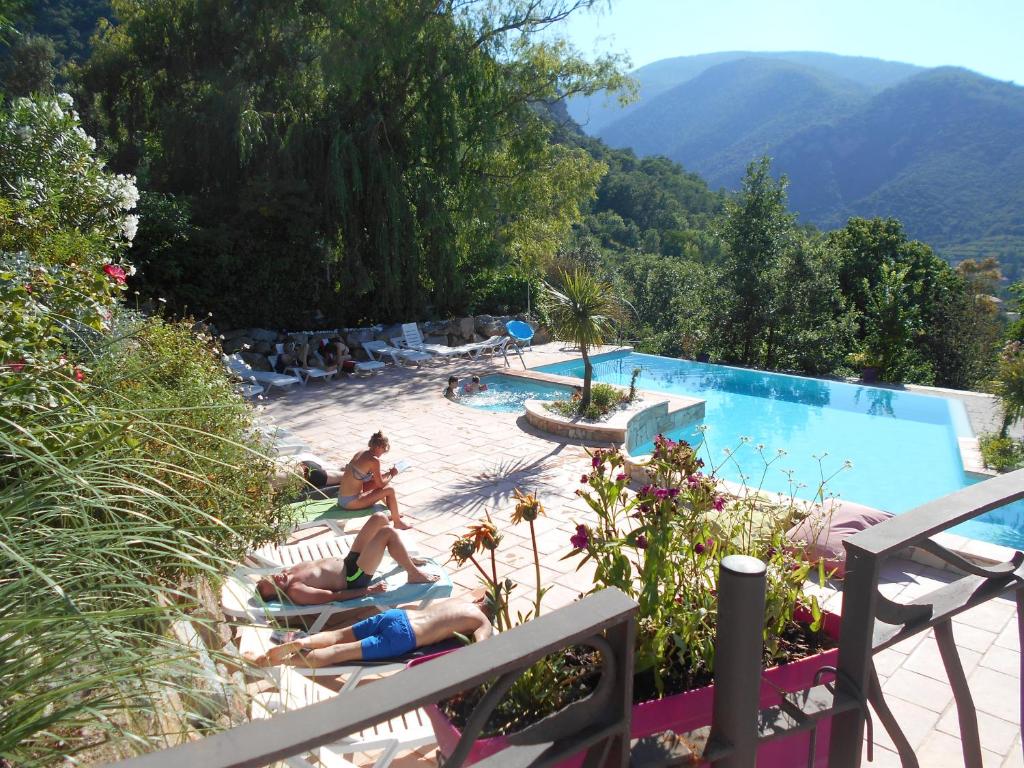 Bazén v ubytování Camping Bellevue nebo v jeho okolí