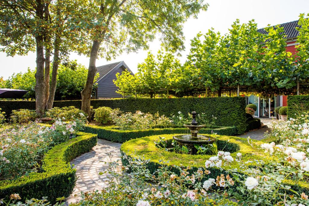 Landgoed Kasteel de Hoogenweerth - Resim 18