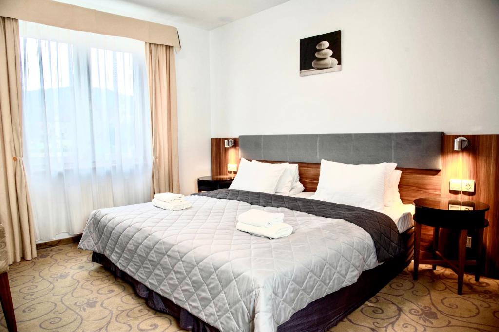 Postel nebo postele na pokoji v ubytování Hotel Komfort