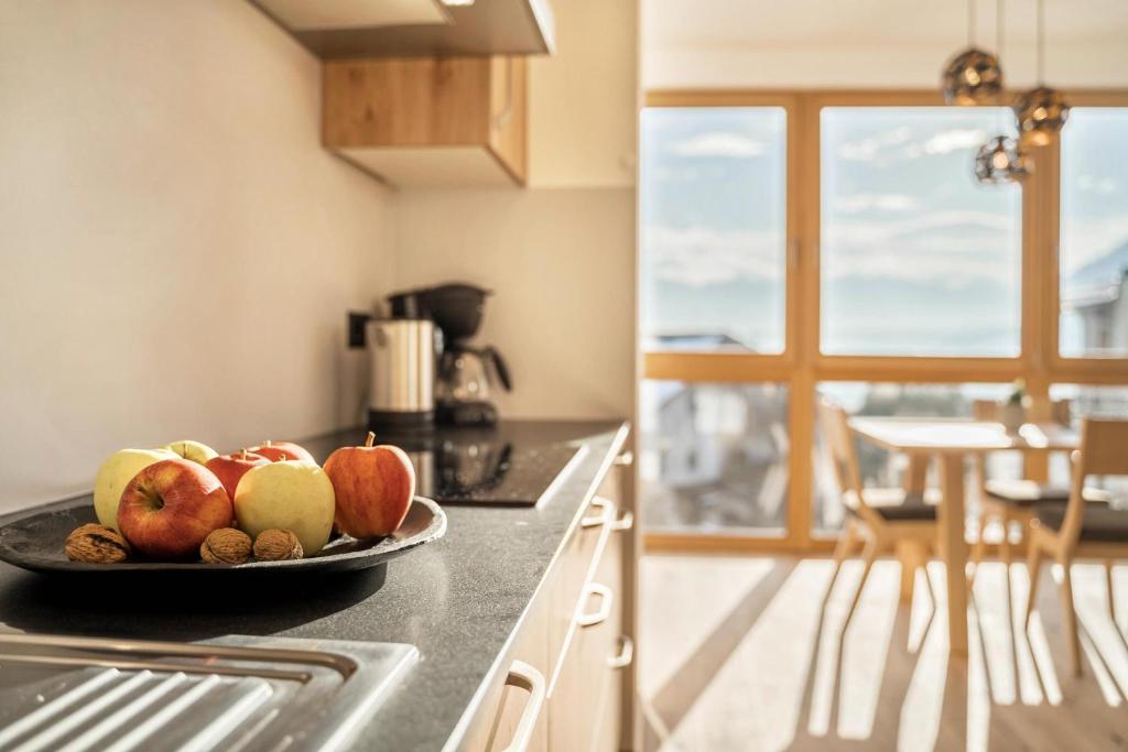 A kitchen or kitchenette at Apt Zirbe - Nockerhof