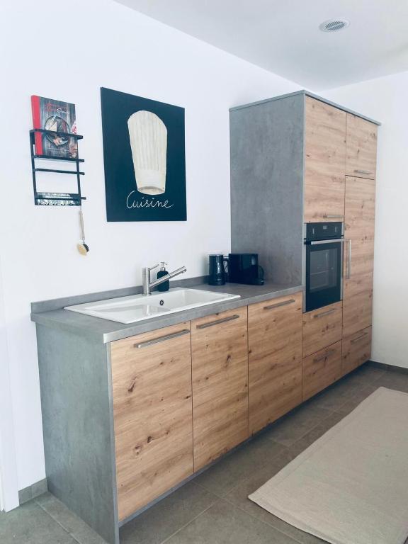 Kuchyň nebo kuchyňský kout v ubytování ALPEN WOHLFÜHLQUARTIER