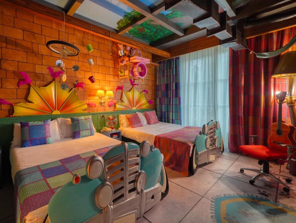 Postel nebo postele na pokoji v ubytování Gardaland Hotel