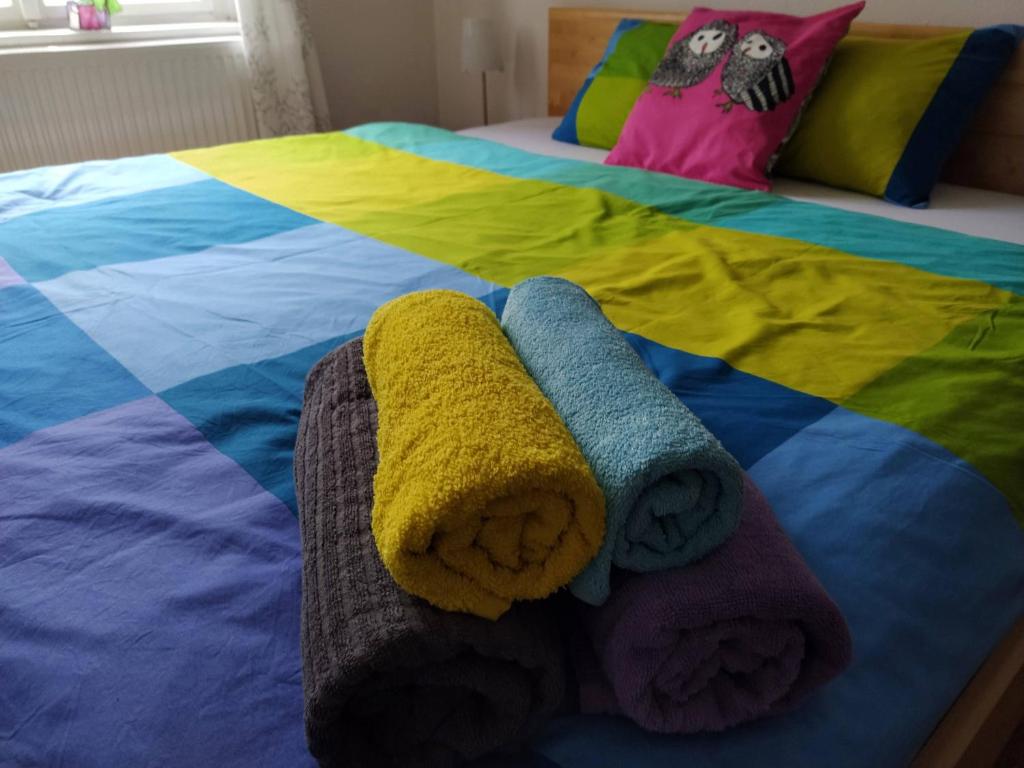 Postel nebo postele na pokoji v ubytování Apartmán u Mlsného medvěda