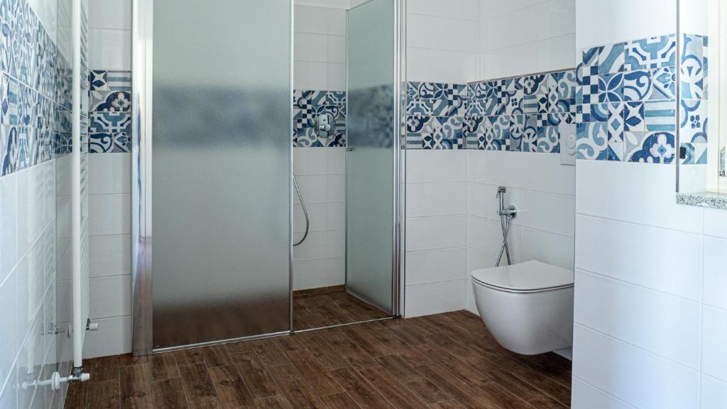 A bathroom at OASI DA VINCI