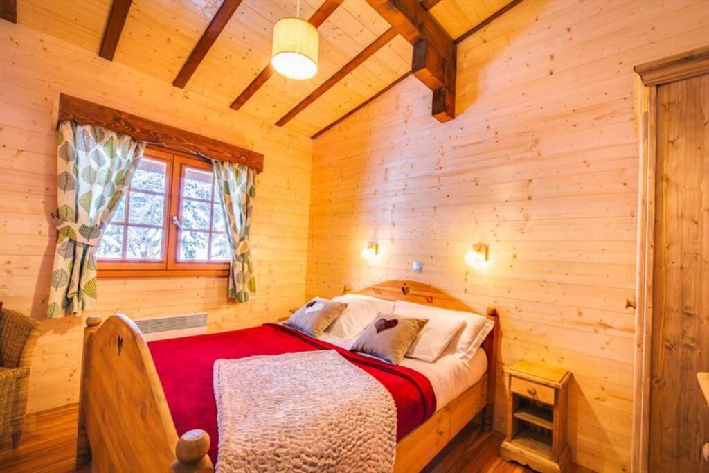 Ein Bett oder Betten in einem Zimmer der Unterkunft Chant du Coq - Chalet - BO Immobilier