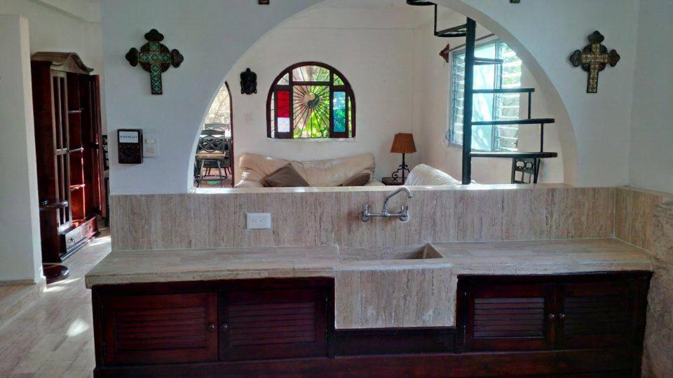 House w-Pool Beach Breezes