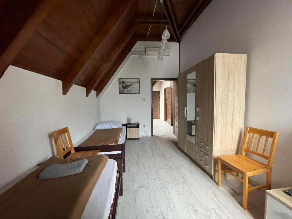Tulipán Vendégház - Twin Room Met Gedeelde Badkamer