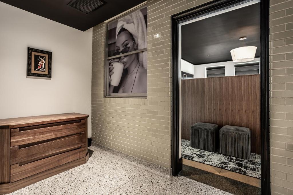 Bottleworks Hotel - Deluxe Zimmer Mit Kingsize-Bett