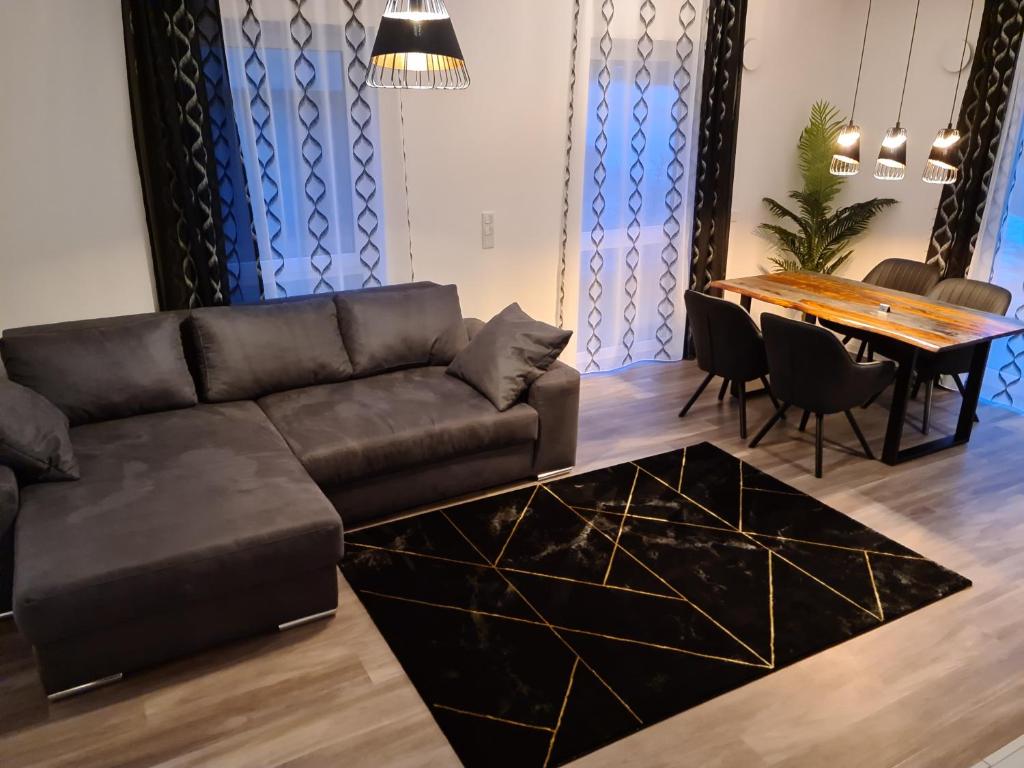 a living room with a couch and a table at Ferienwohnung Andiana in Siegen