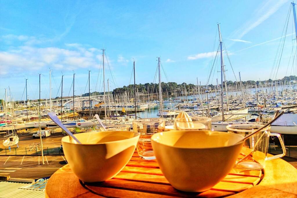 two bowls sitting on a table near a marina at Les Balcons de La Trinité - Vue sur mer et le port in La Trinité-sur-Mer