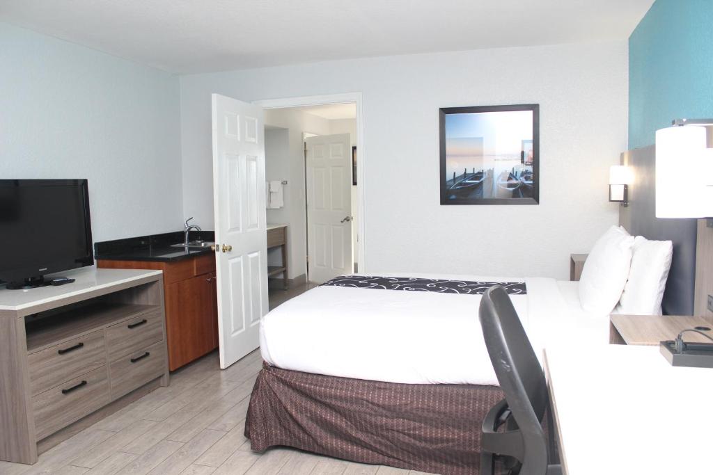 La Quinta by Wyndham Oceanfront Daytona Beach photo