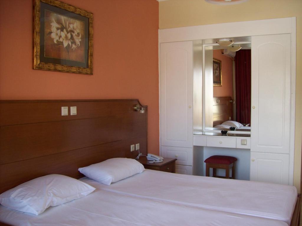 Thomas Bay Hotel