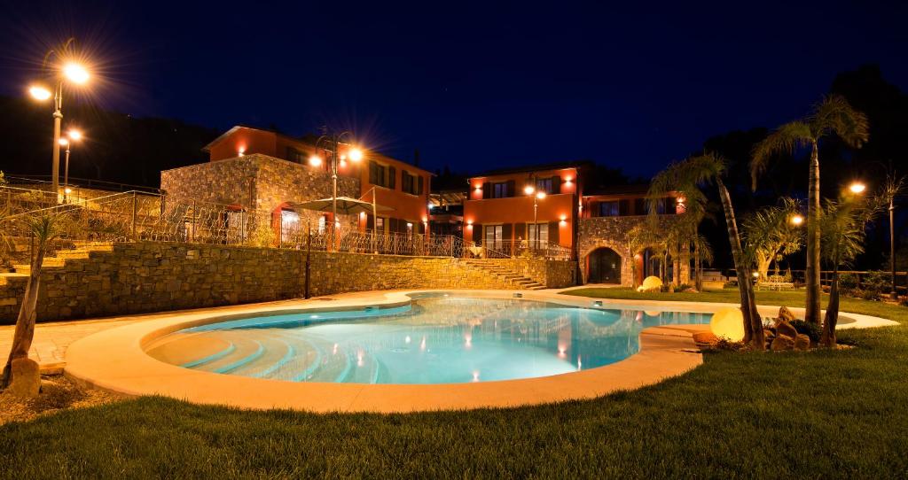 Basen w obiekcie Leonardo Resort lub w pobliżu