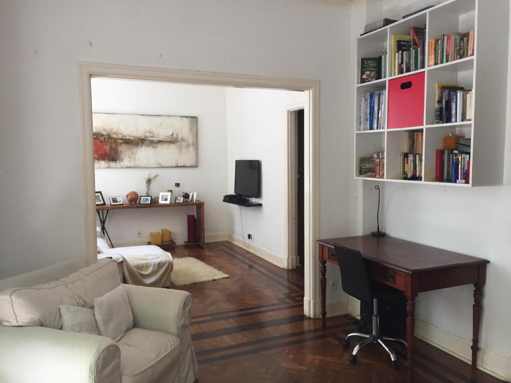  Apt 402