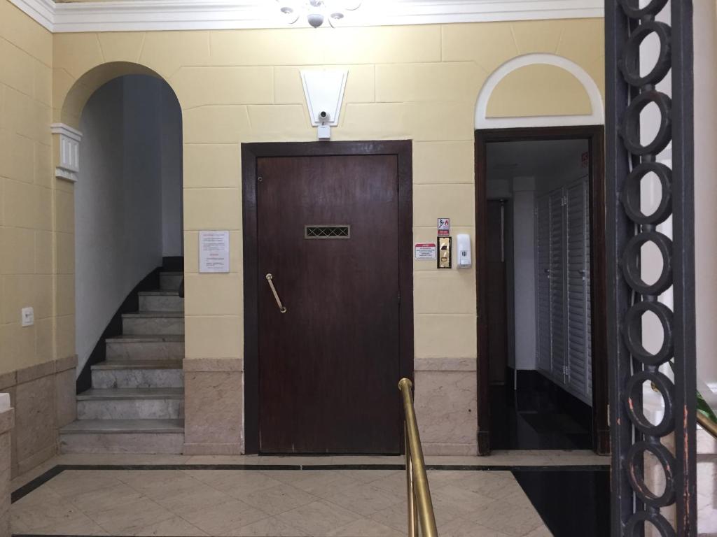  Apt 402