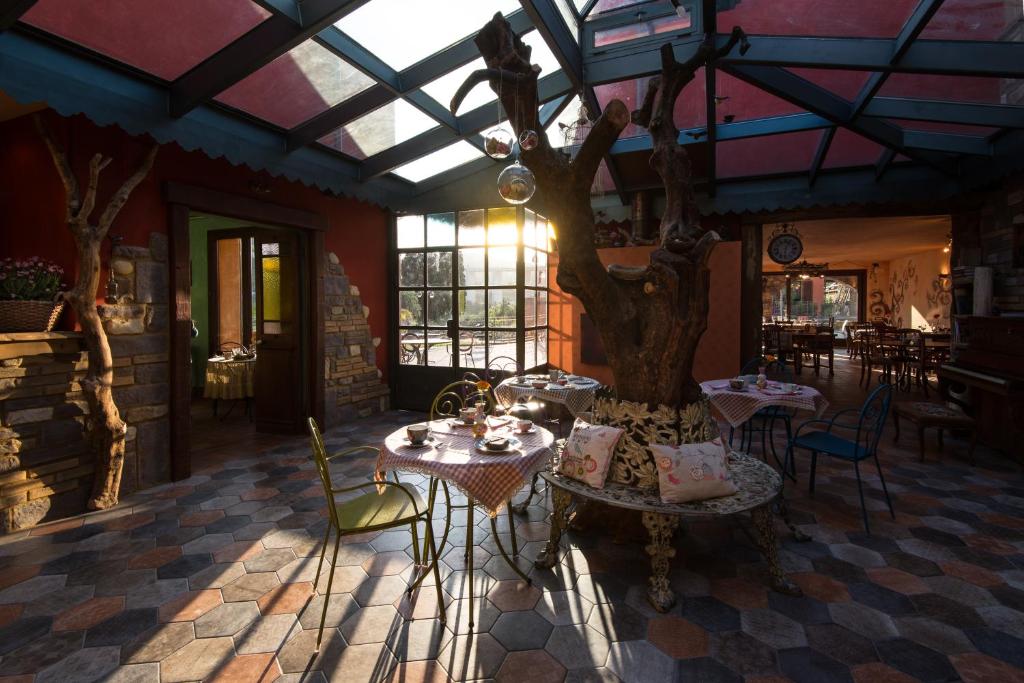Restauracja lub miejsce do jedzenia w obiekcie Leonardo Resort
