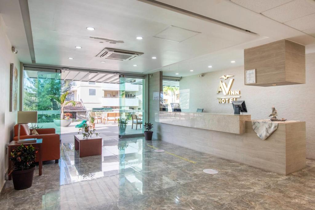 Lobby moderno del hotel