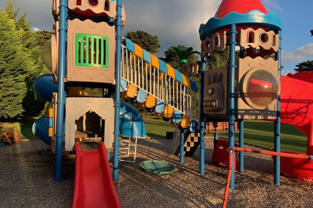 Herní místnost nebo prostor pro děti v ubytování Family Fun House - Kids Nirvana on 1.5 acres!