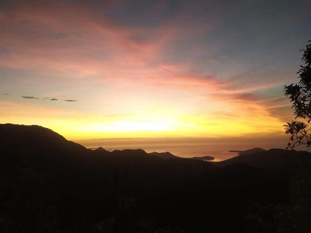  Village Ubatuba pé na areia
