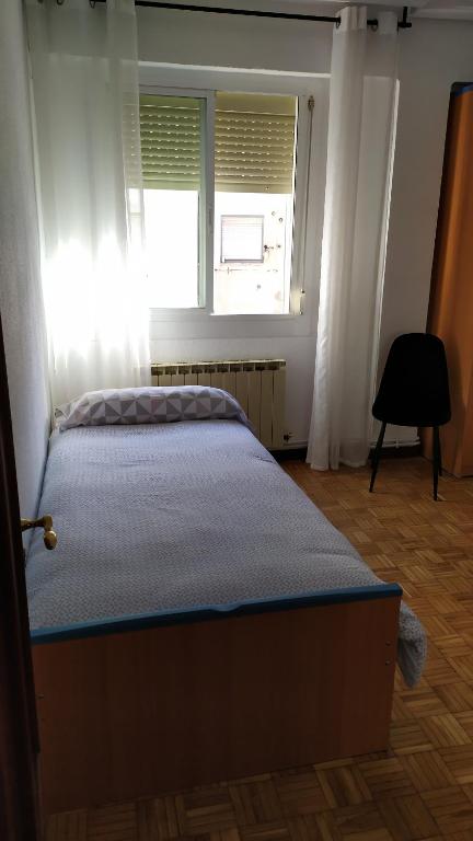A bed or beds in a room at Calle Lardero Apartamento