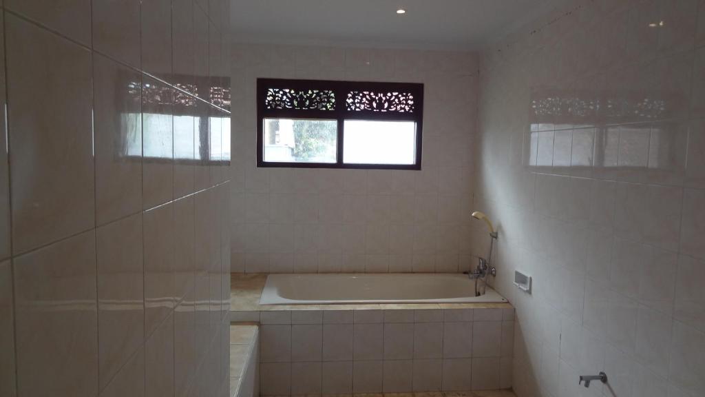Koupelna v ubytování Sunarta House Homestay