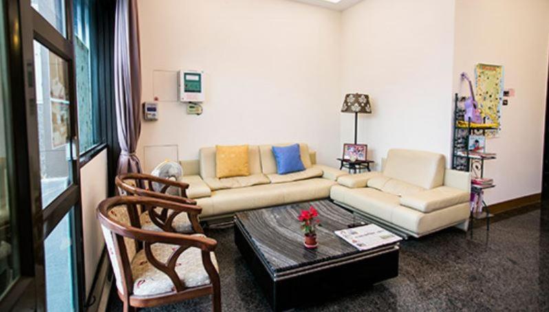 a living room with a couch and a table at Kenting Mulan Homestay in Hengchun South Gate