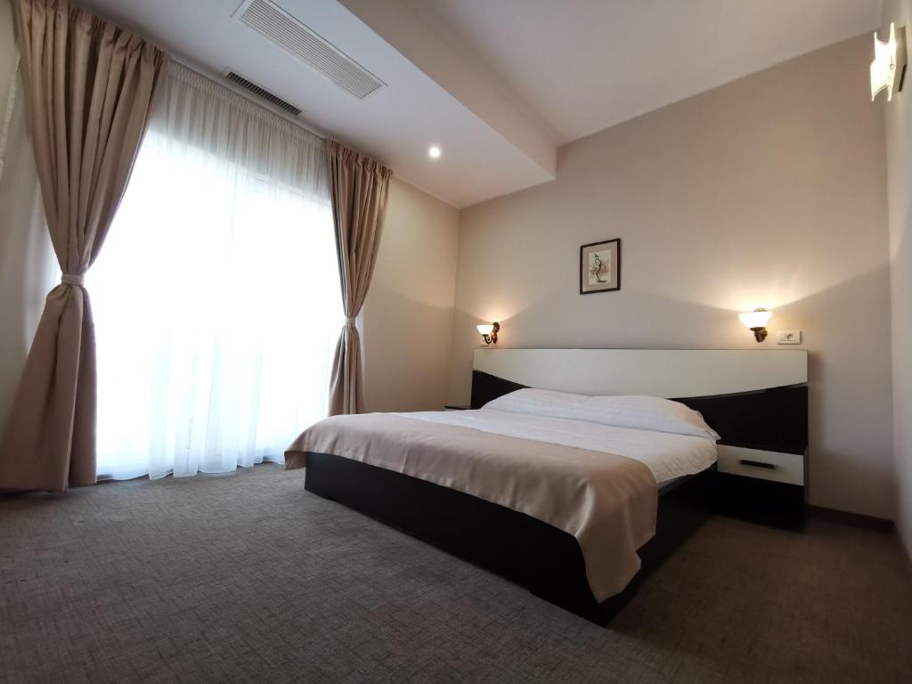 Postel nebo postele na pokoji v ubytování Hotel New Derby