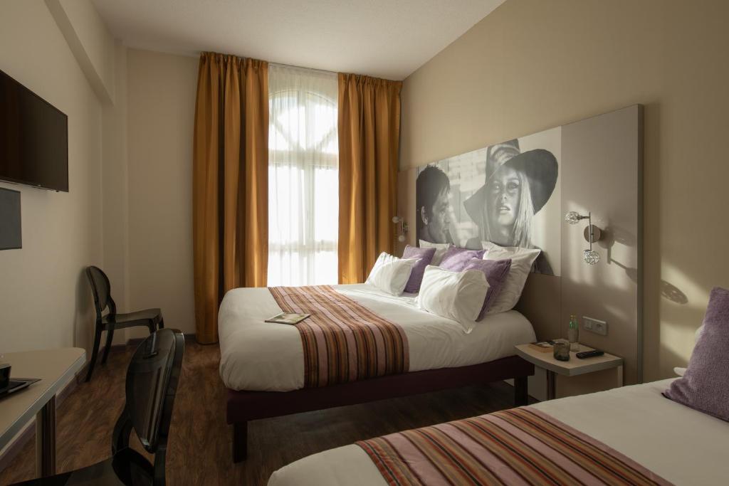 Postel nebo postele na pokoji v ubytování Hôtel Arles Plaza