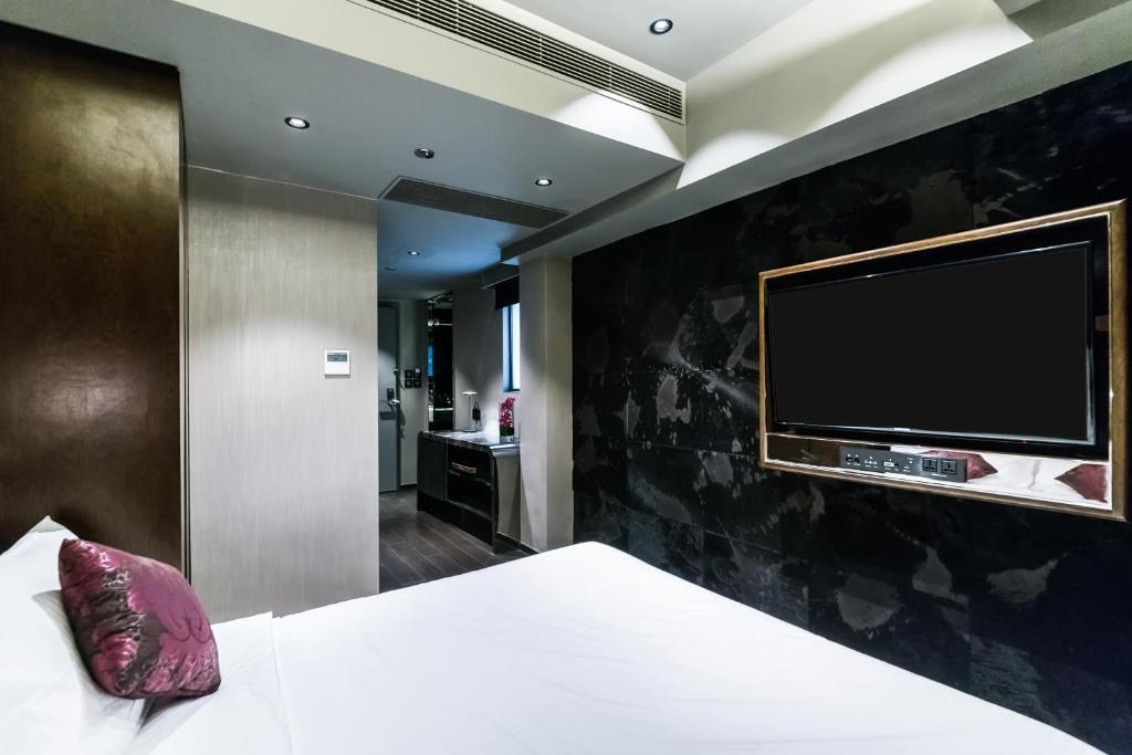 A bed or beds in a room at Hotel Pravo Hong Kong