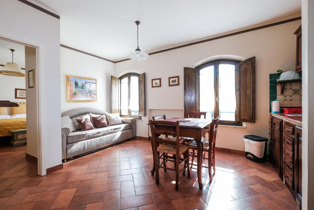 A seating area at Borgo Grondaie