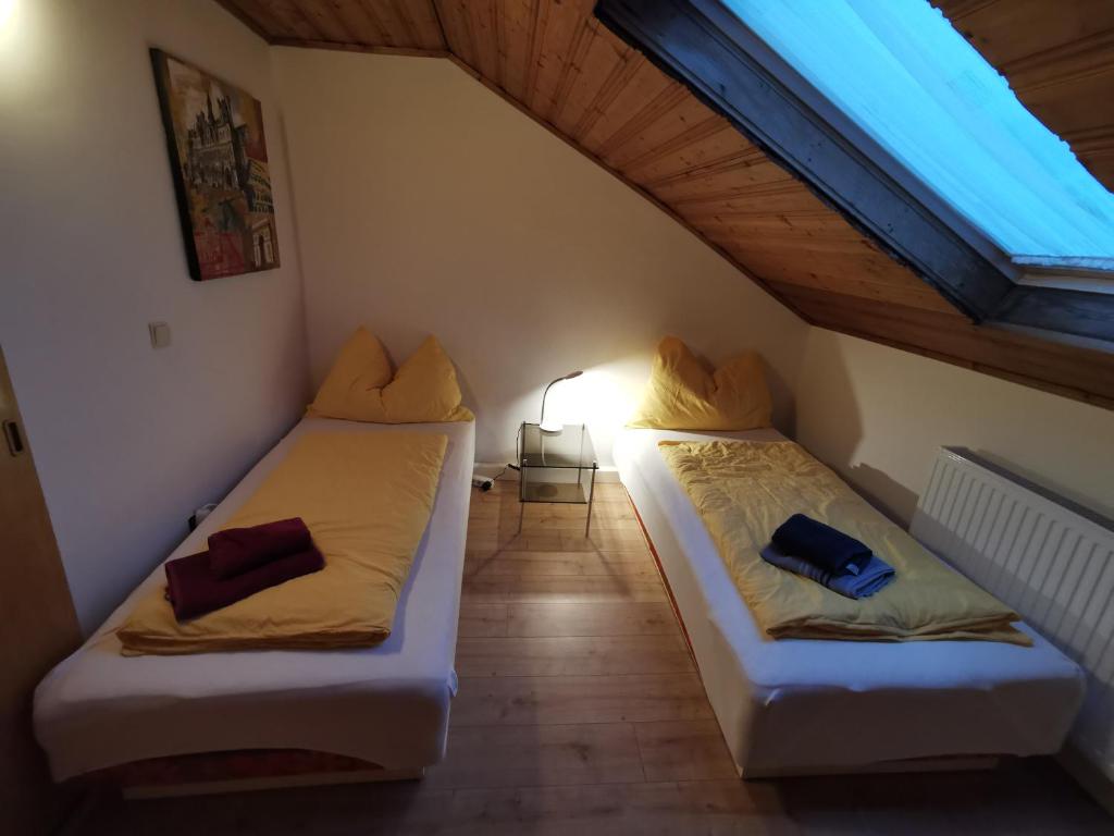 Posteľ alebo postele v izbe v ubytovaní Linz LIVIA