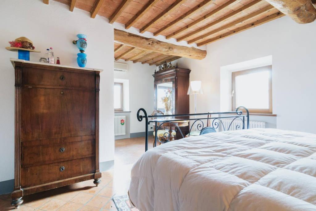 A bed or beds in a room at La Casa Di Adelina Monticchiello