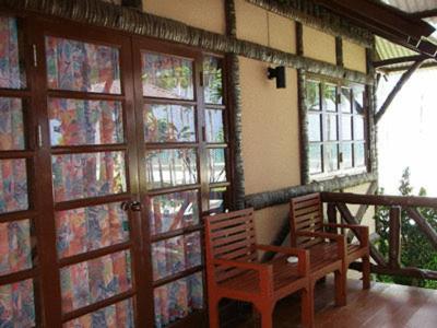 Balkón nebo terasa v ubytování Baan Klang Aow Beach Resort