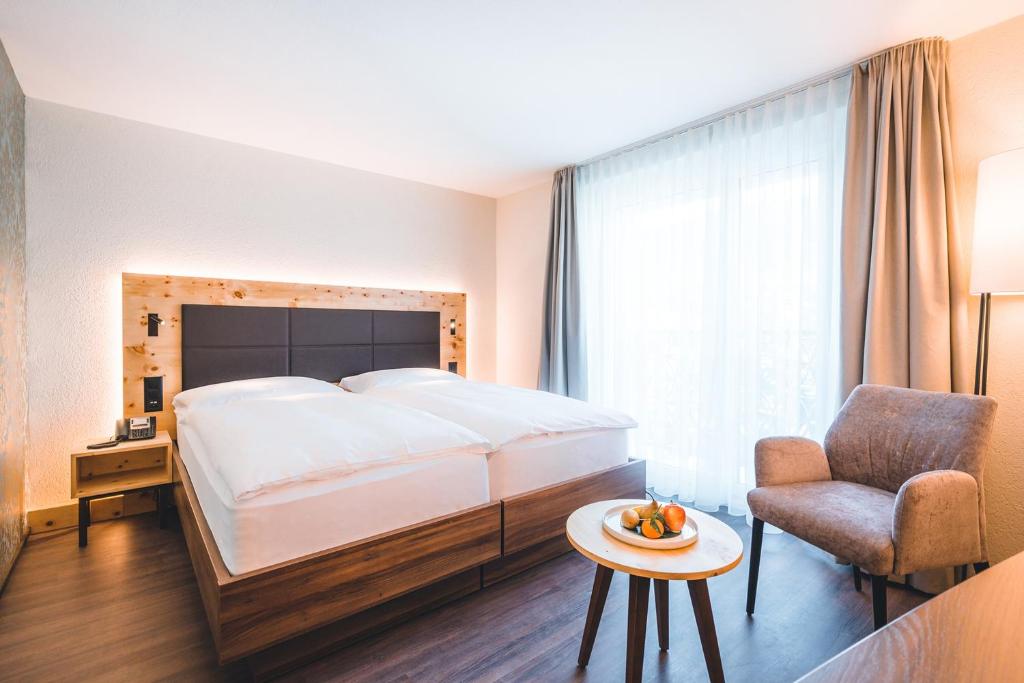 Postel nebo postele na pokoji v ubytování Hotel Laudinella