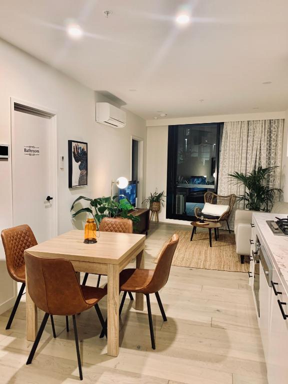 M City 2 Br And 2 Ba Apartment With Parking Clayton North Updated 21 Prices