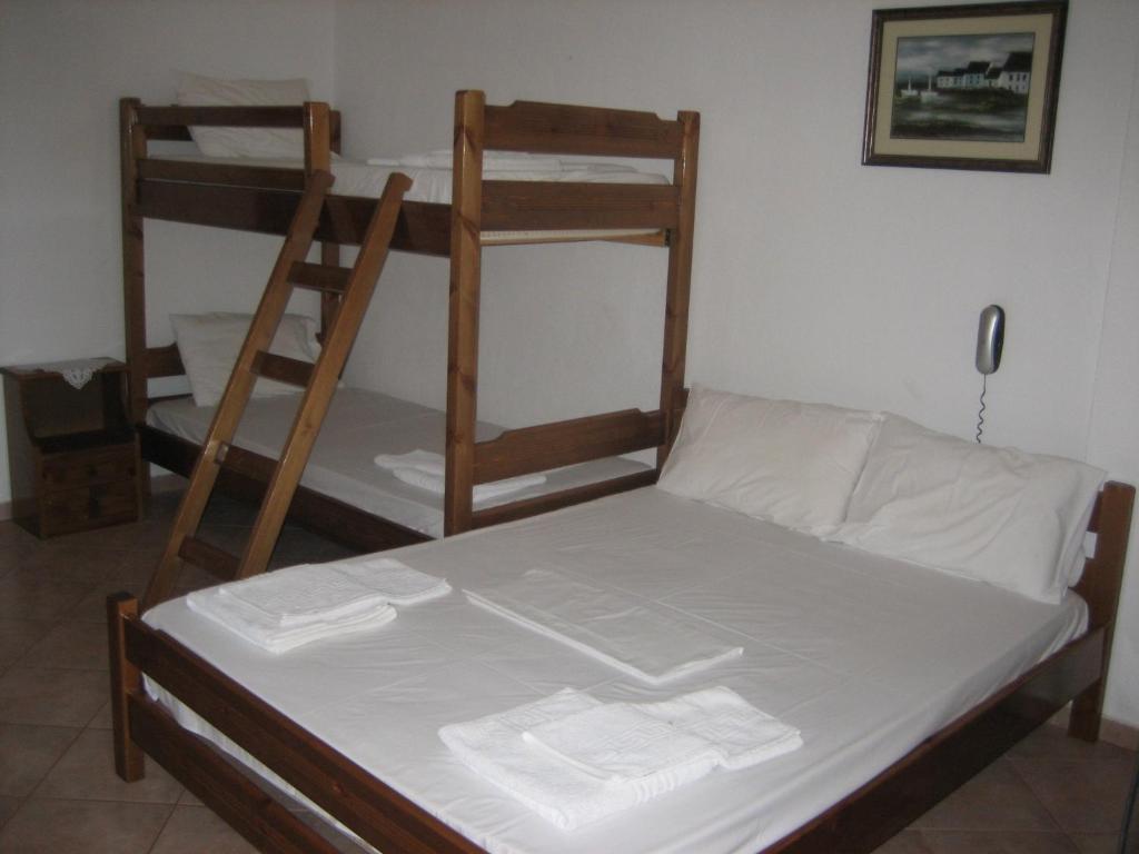 Posteľ alebo postele v izbe v ubytovaní Ammos Studios and Apartments